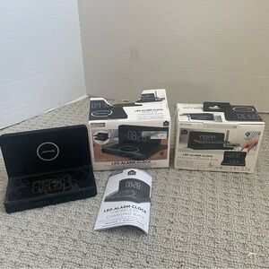 2 new LED alarm clock with wireless charging base